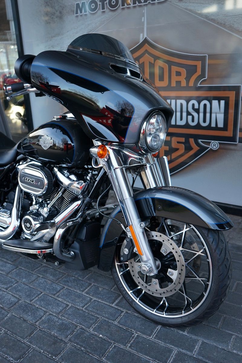 Fahrzeugabbildung Harley-Davidson Street Glide Special FLHXS 114 mit Scremin Eagle