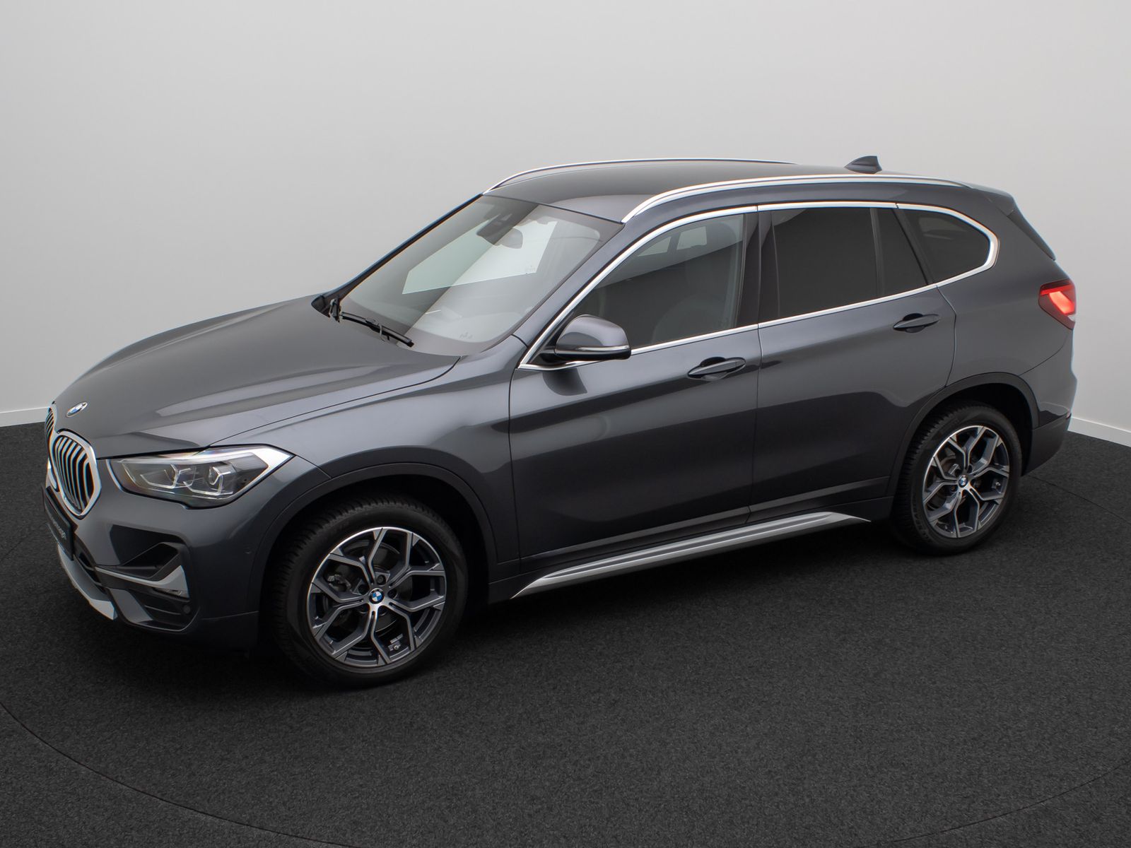 Fahrzeugabbildung BMW X1 sD18i xLine DAB Kamera HiFi Komfort Sport 18"