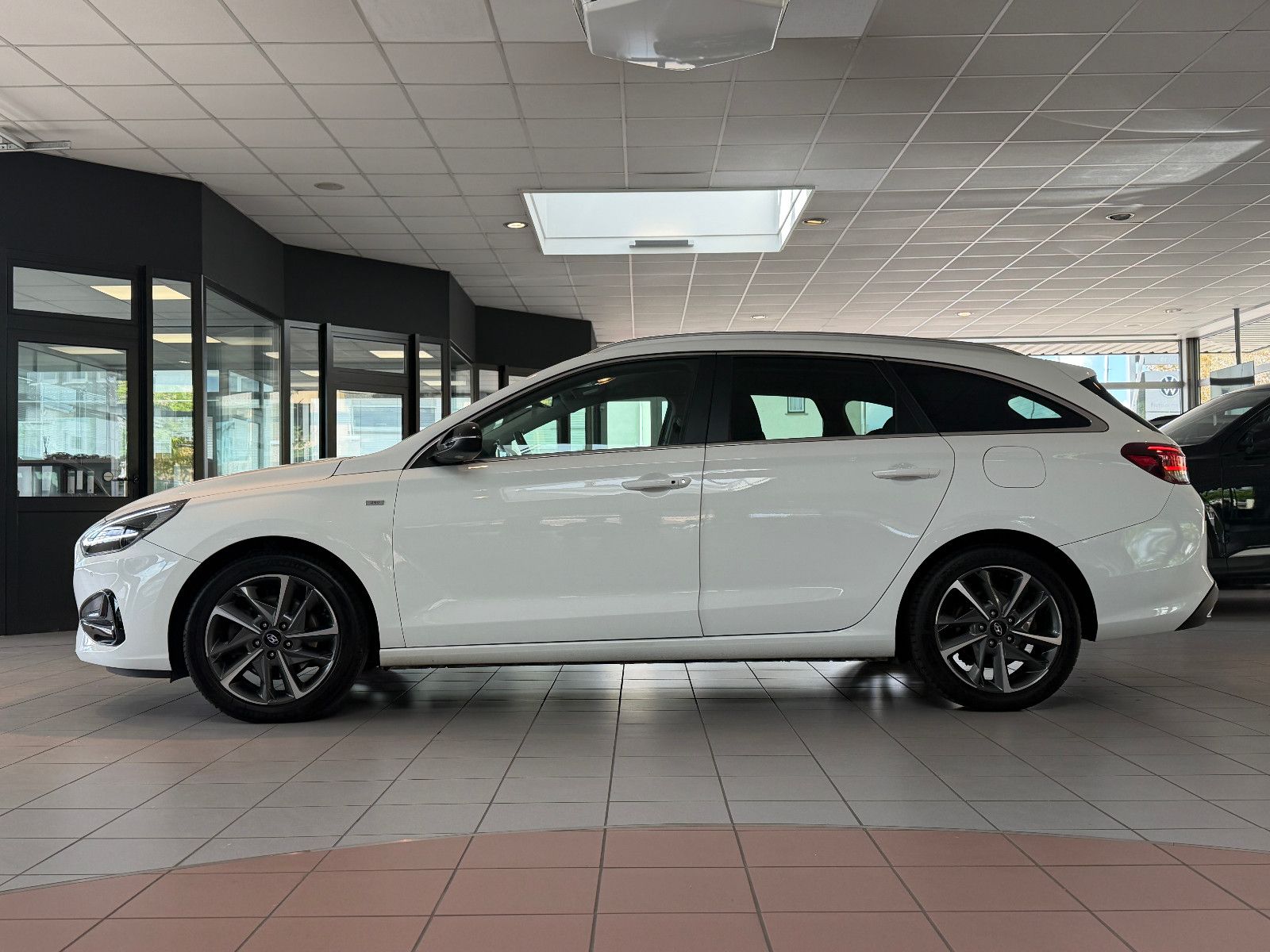 Fahrzeugabbildung Hyundai i30 Prime CW /AUTOMATIK/MEMORY/LEDER/HEIZ-LENKR