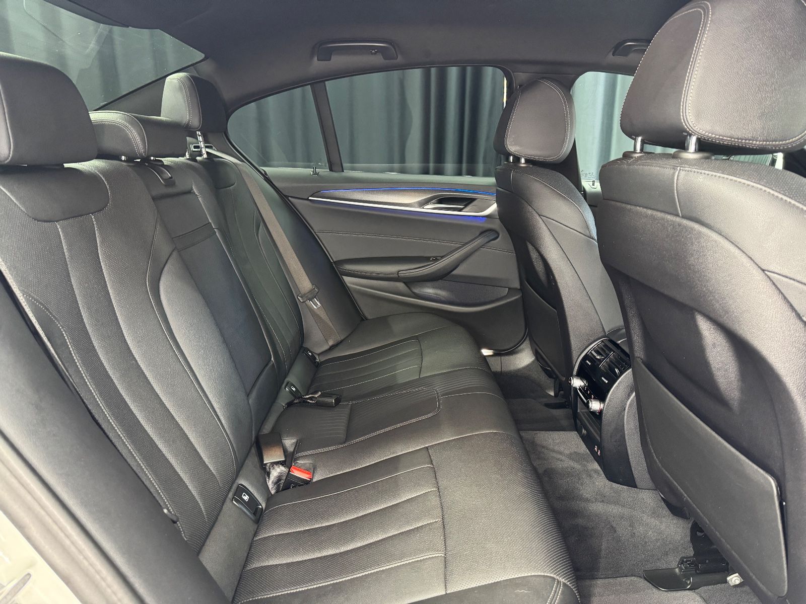 Fahrzeugabbildung BMW 520d xDrive M Sport|HEAD-UP|ACC|LASER|