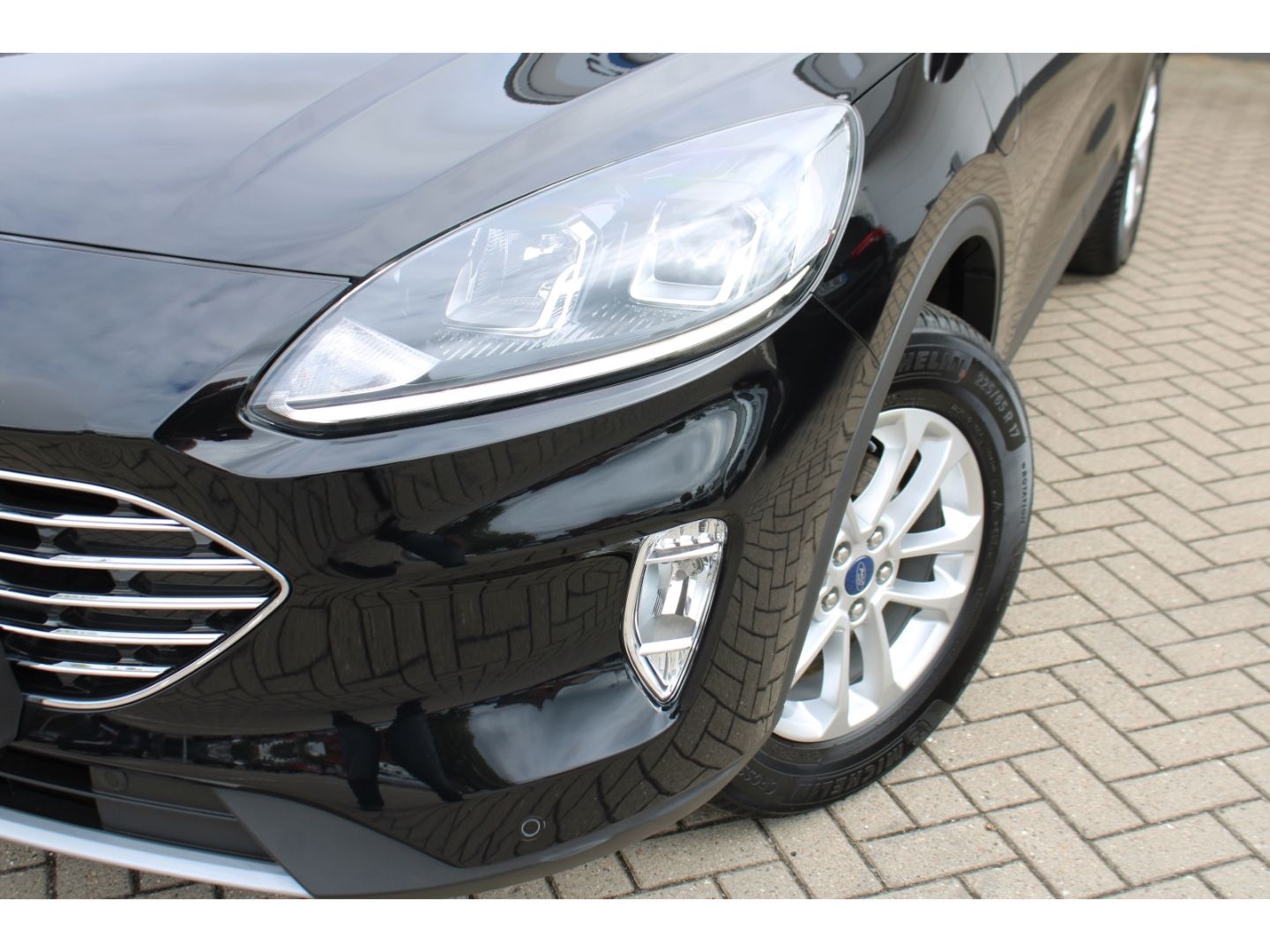 Fahrzeugabbildung Ford Kuga Plug-In Hybrid PHEV Titanium Automatik Navi