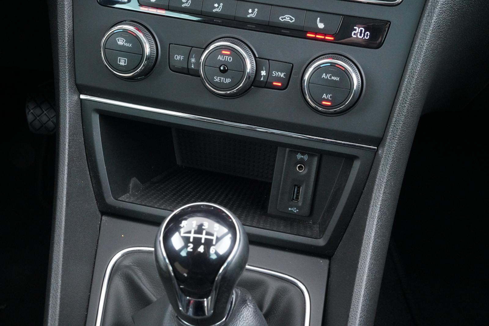Seat LEON ST FR 1.8TSI COMBI SCHECKHEFT GEPFLEGT+AHK