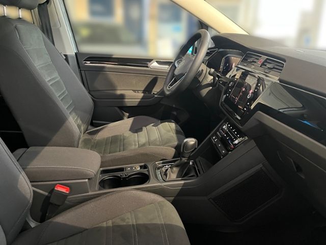 Fahrzeugabbildung Volkswagen Touran 1.5 TSI DSG HIGHLINE IQ.DRIVE LED R-LINE