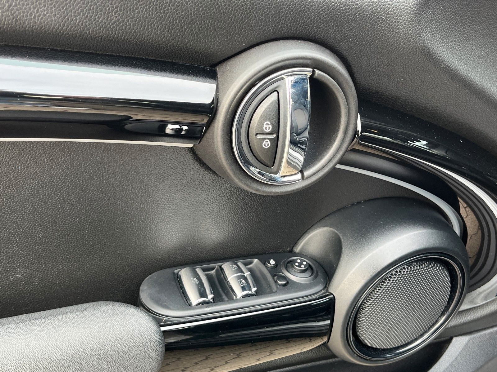 Fahrzeugabbildung MINI Cooper Cabrio Cooper Cabrio*LED*SHZ*DAB*CarPlay*