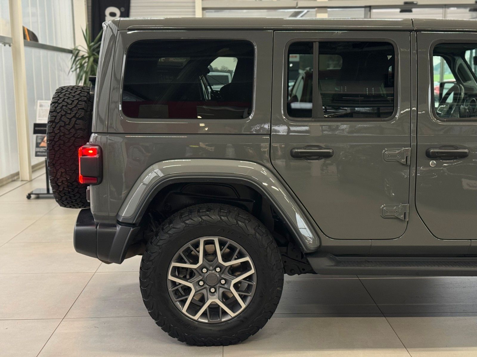 Fahrzeugabbildung Jeep Wrangler Unlimited 2.0 4xe Plug-In Hybrid Sahara