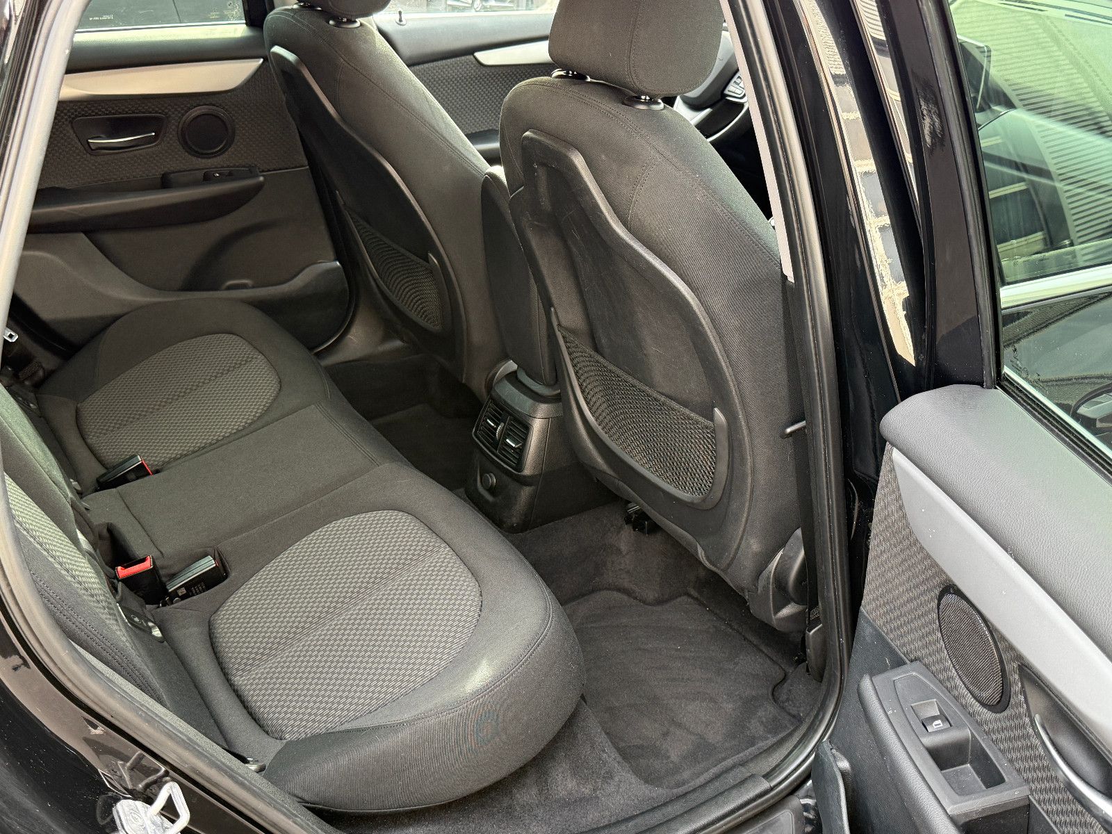 Fahrzeugabbildung BMW 218 Active Tourer Advantage GRA LED PDC SHZ