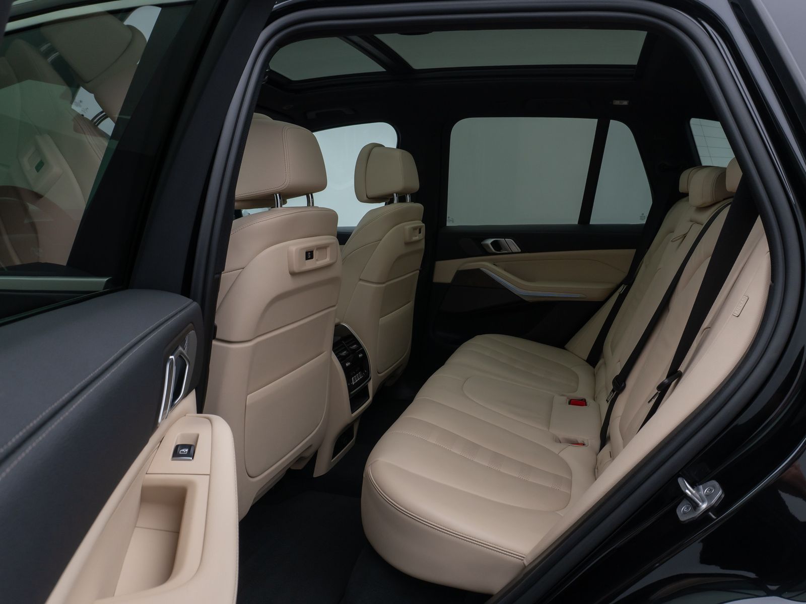 Fahrzeugabbildung BMW X5 xD45e XLine Panorama DAB H/K SoftCL AHK Sport