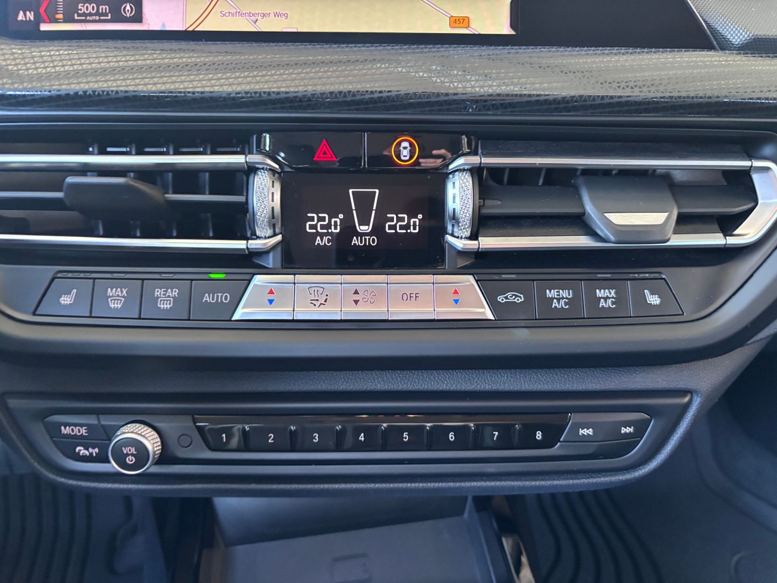 Fahrzeugabbildung BMW 118 i Sport Line KLIMA LED NAVI ALU