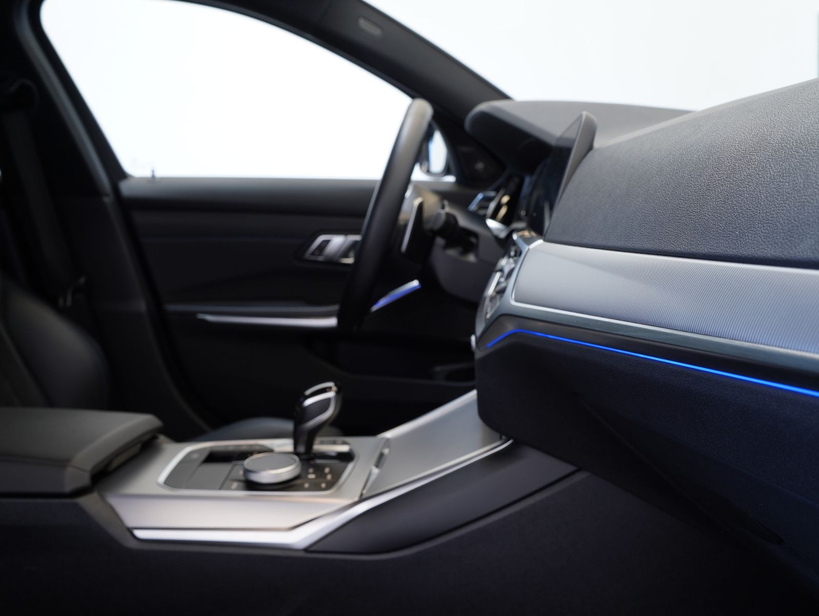 Fahrzeugabbildung BMW 320 i Touring M Sport HUD/H&K/LM 19"