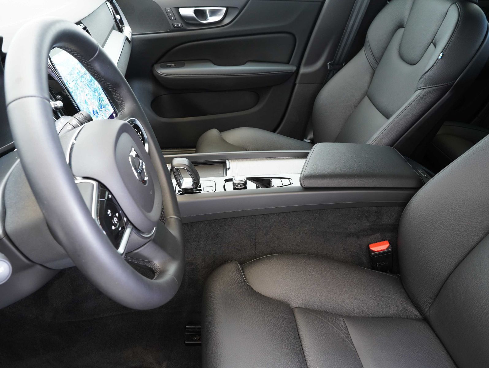Fahrzeugabbildung Volvo V60 B4 D Plus Dark LEDER/NAVI/LED/ILS/CAM