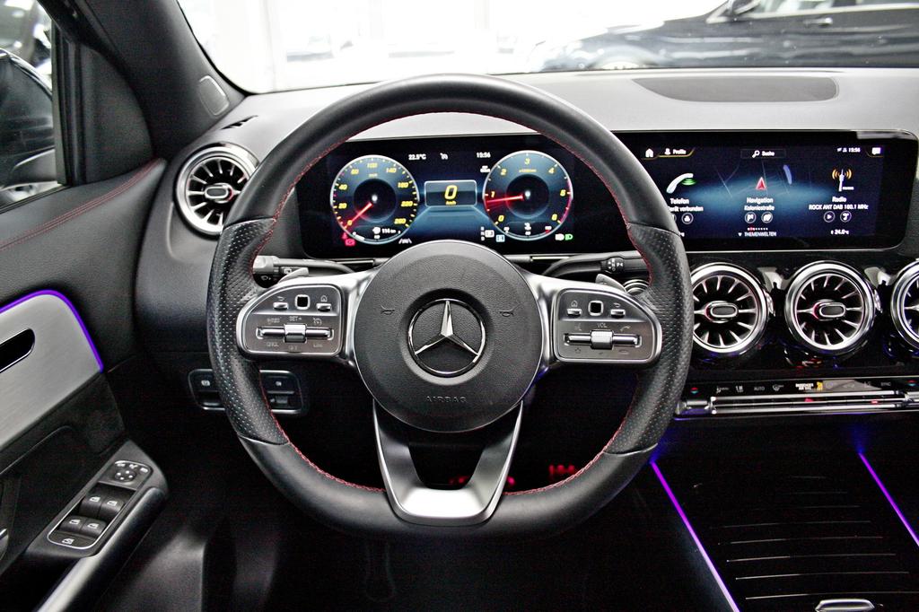Mercedes-Benz GLA 220