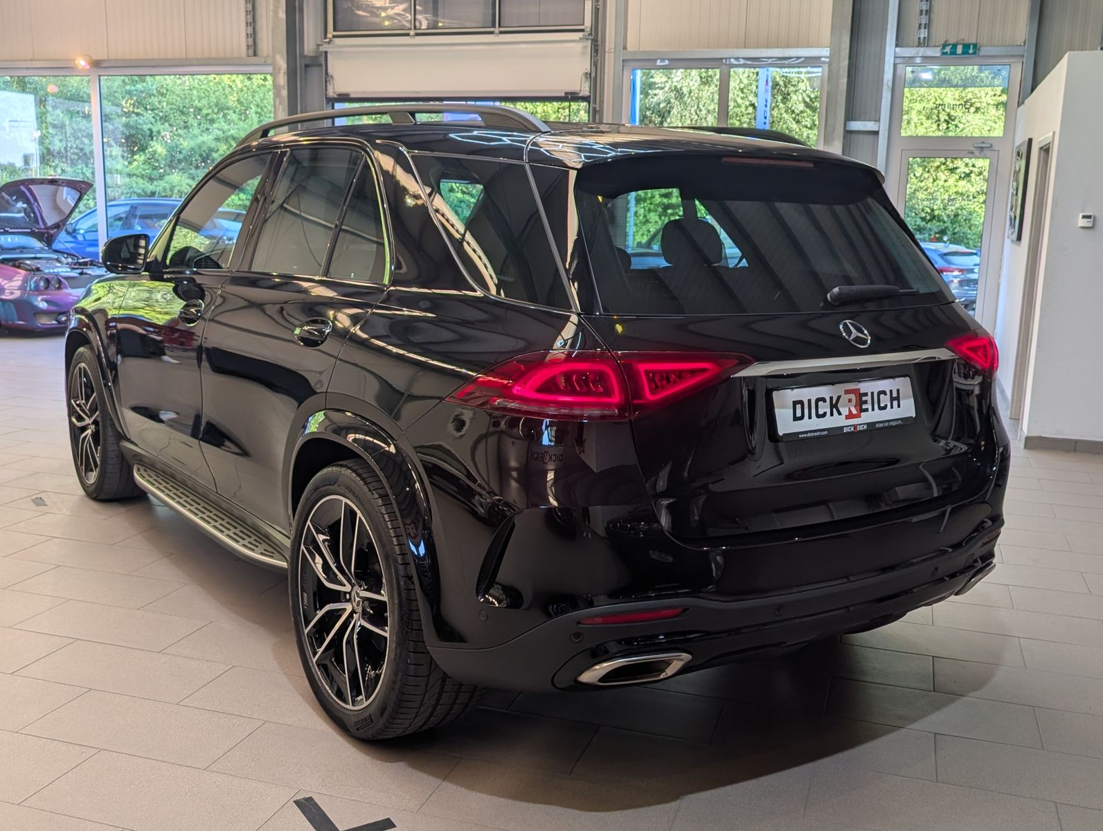 Fahrzeugabbildung Mercedes-Benz GLE 450 AMG 4M*AIRMATIC*LED*BURMESTER*CAM*NIGHT*