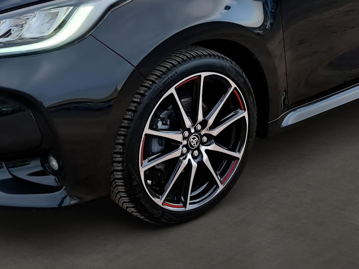 Fahrzeugabbildung Toyota Yaris GR Sport ALCANTARA+LED+SHZ+ACAA+KAMERA