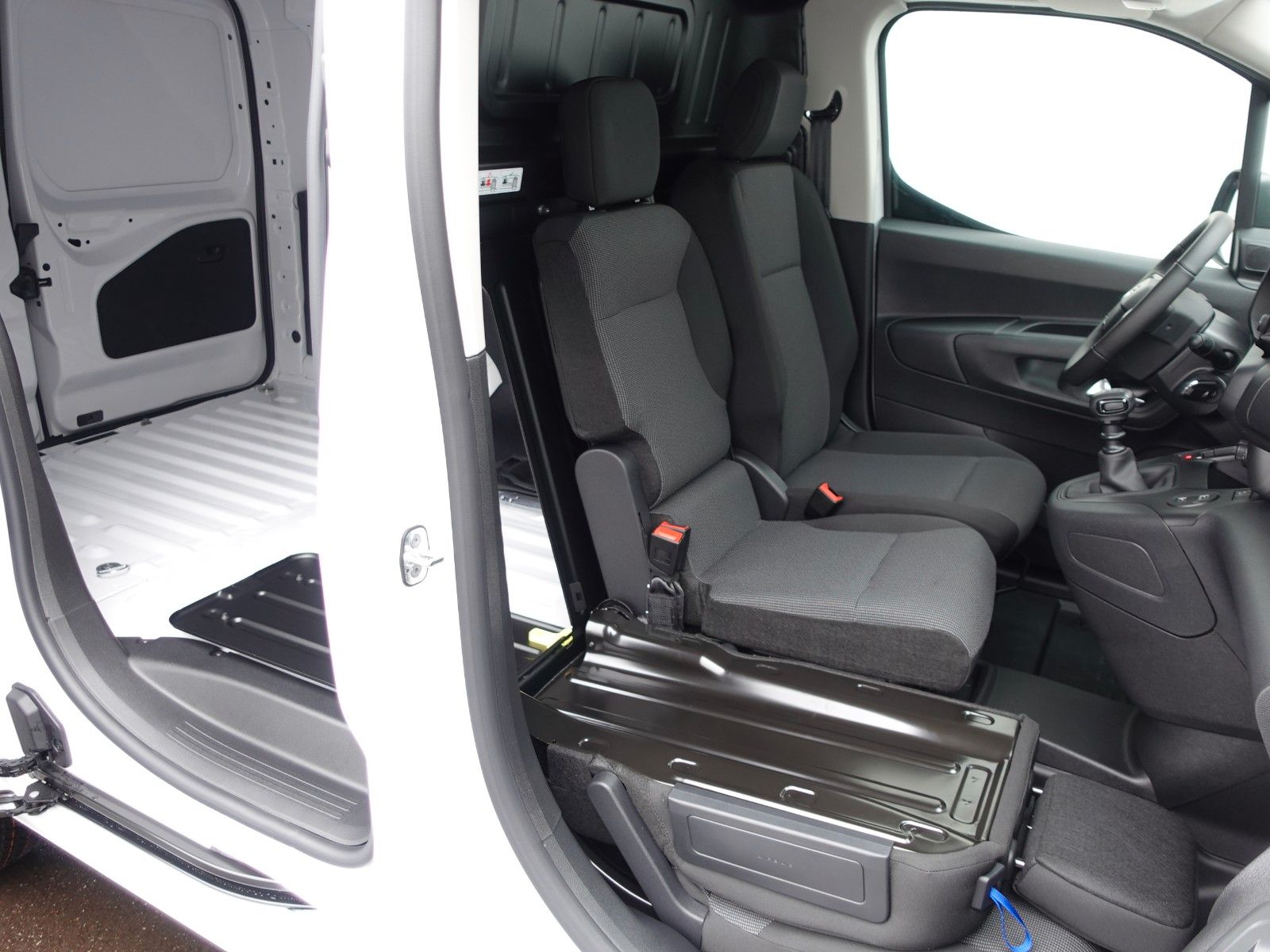 Fahrzeugabbildung Opel Combo Cargo L1H1 1.5D,Navi,Kamera,Sitzhzg,Allw.