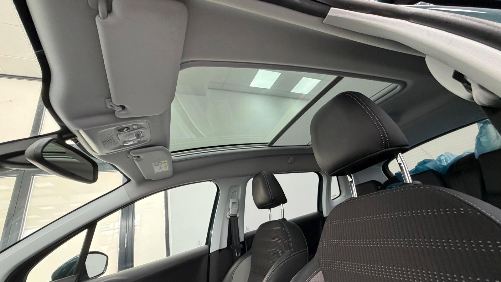 Peugeot 2008 Allure mega Ausstattung & gepflegt