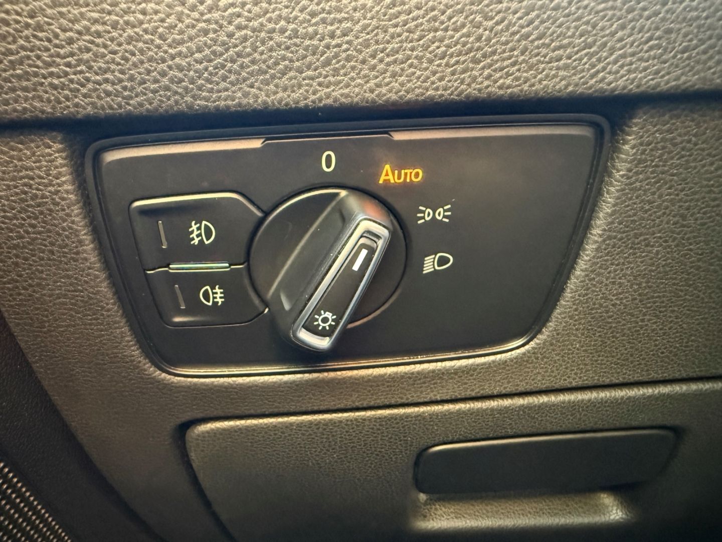 VW Passat Business AHK Navi LED ACC SHZ CarPlay And - Image 18