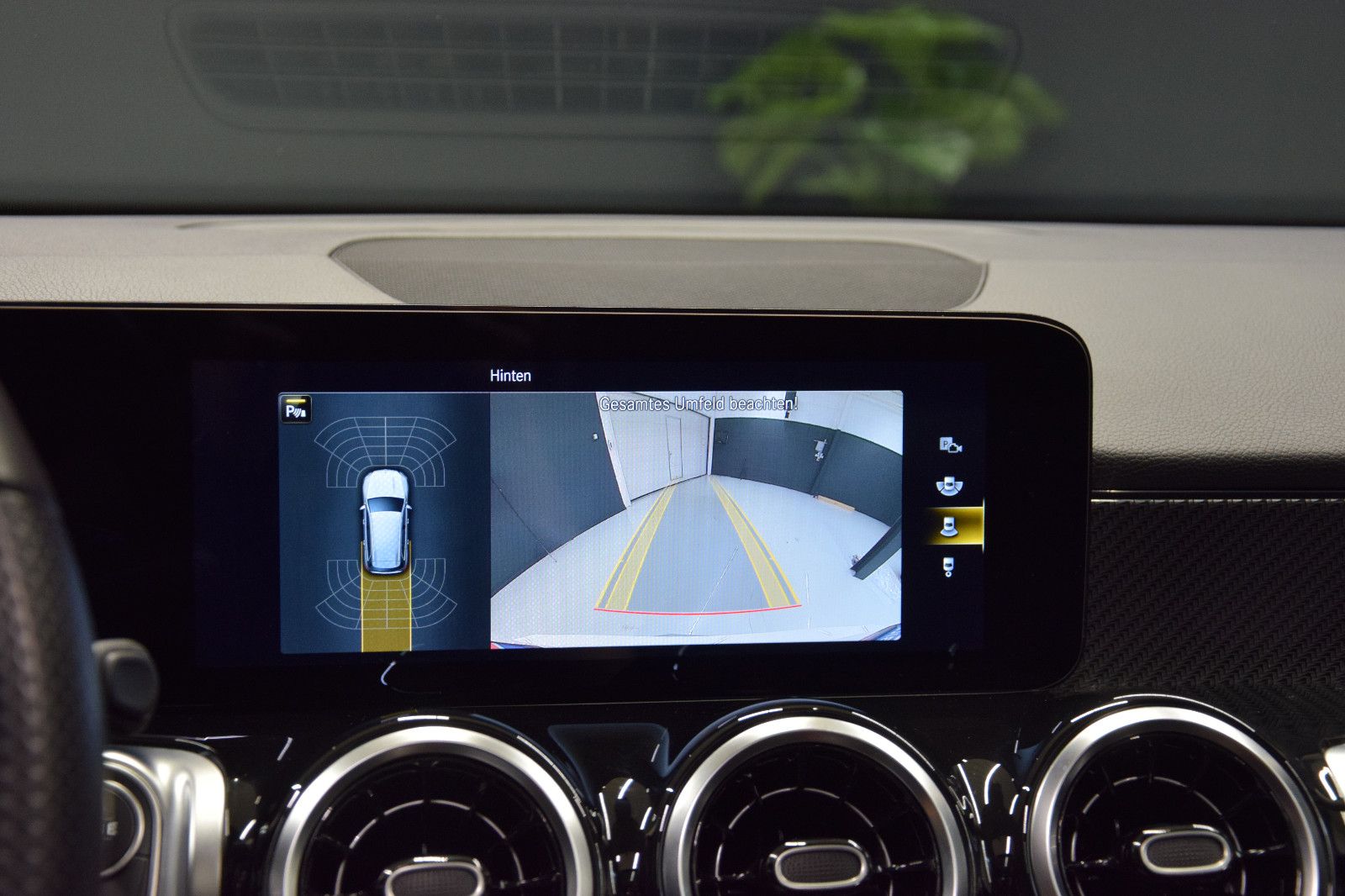 Fahrzeugabbildung Mercedes-Benz GLB 200d AMG-Line Panorama el.AHK Kamera Widescr