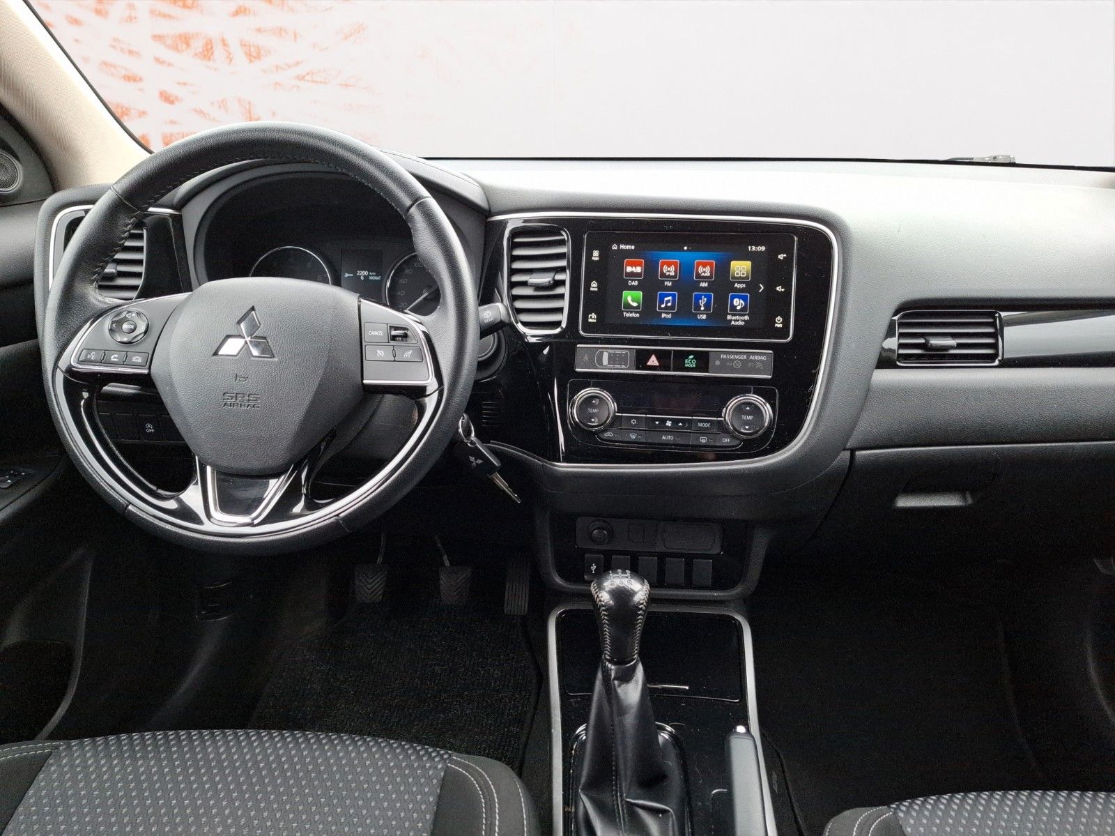 Fahrzeugabbildung Mitsubishi Outlander Active 2WD! PDC ! AHK ! Navi ! Kamera!