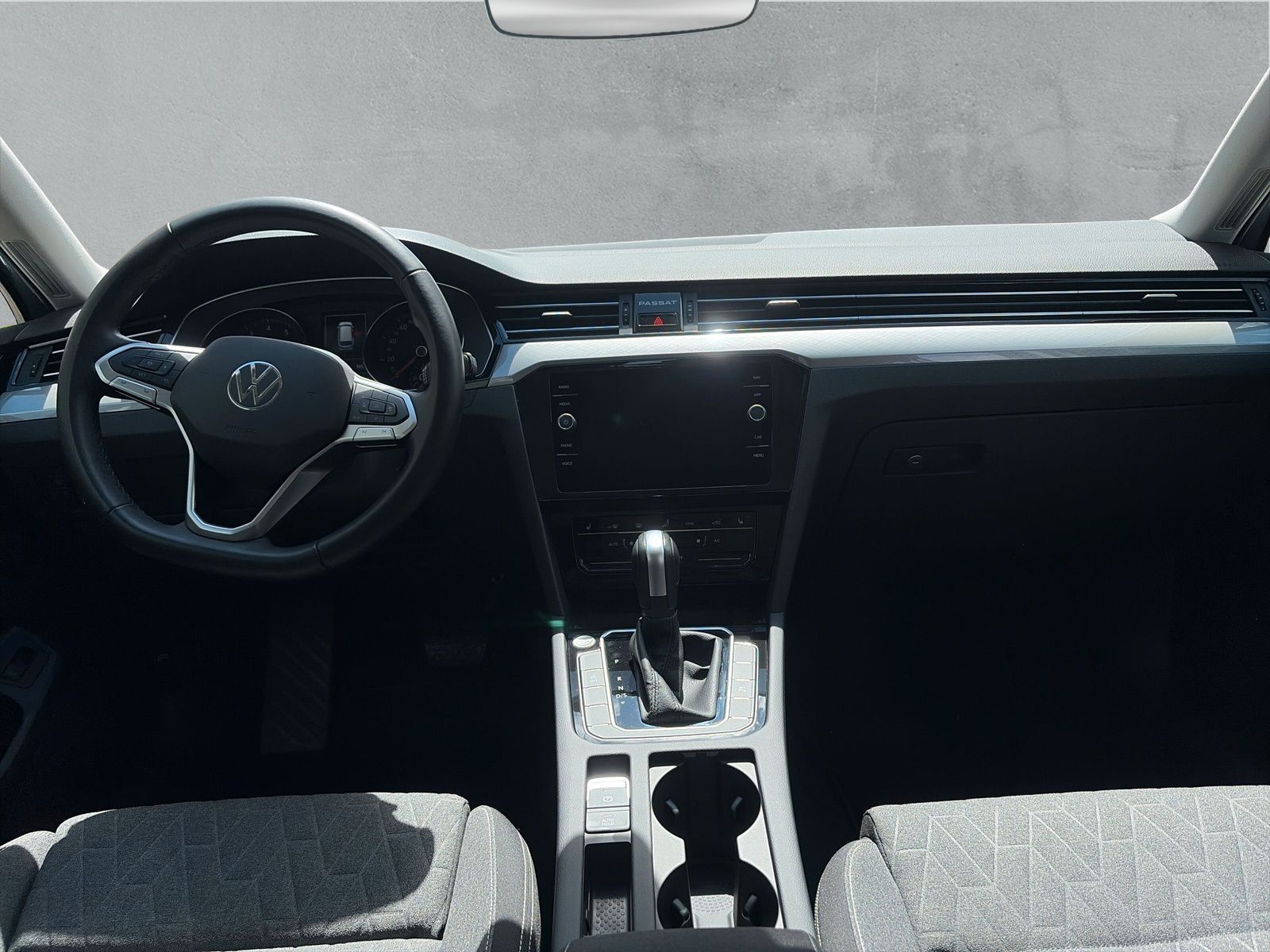 Fahrzeugabbildung Volkswagen Passat Variant 1.5 TSI Business Kamera AppConnec