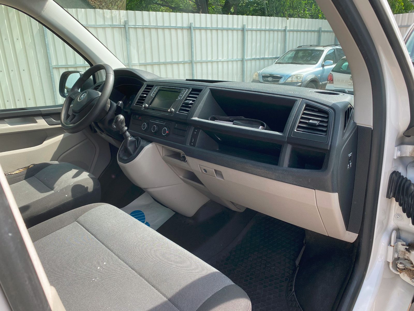 Fahrzeugabbildung Volkswagen T6TransporterKasten lang,AHK,REGALE,StH,67781Km