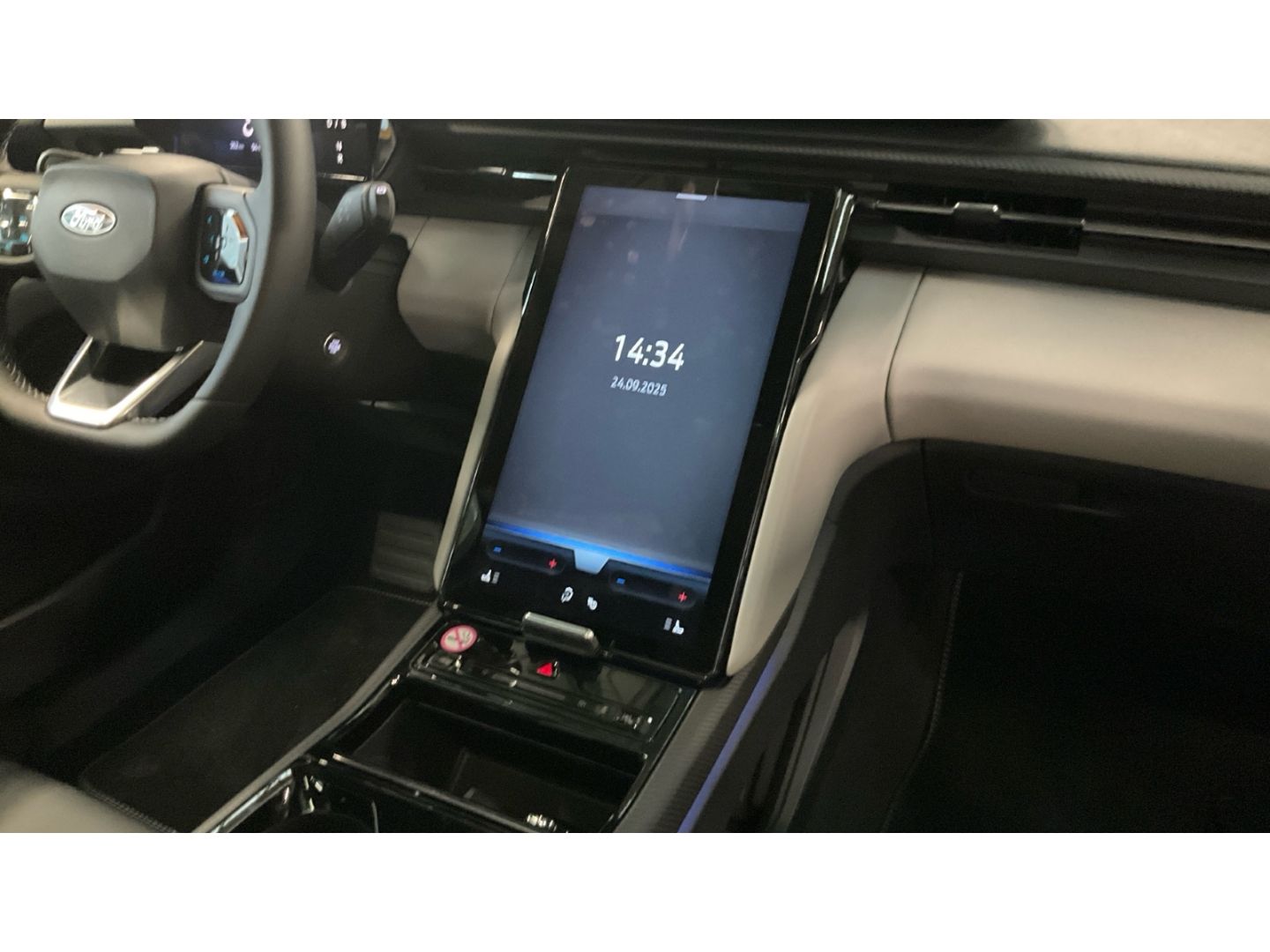 Fahrzeugabbildung Ford Explorer Premium AWD HUD Panorama Navi