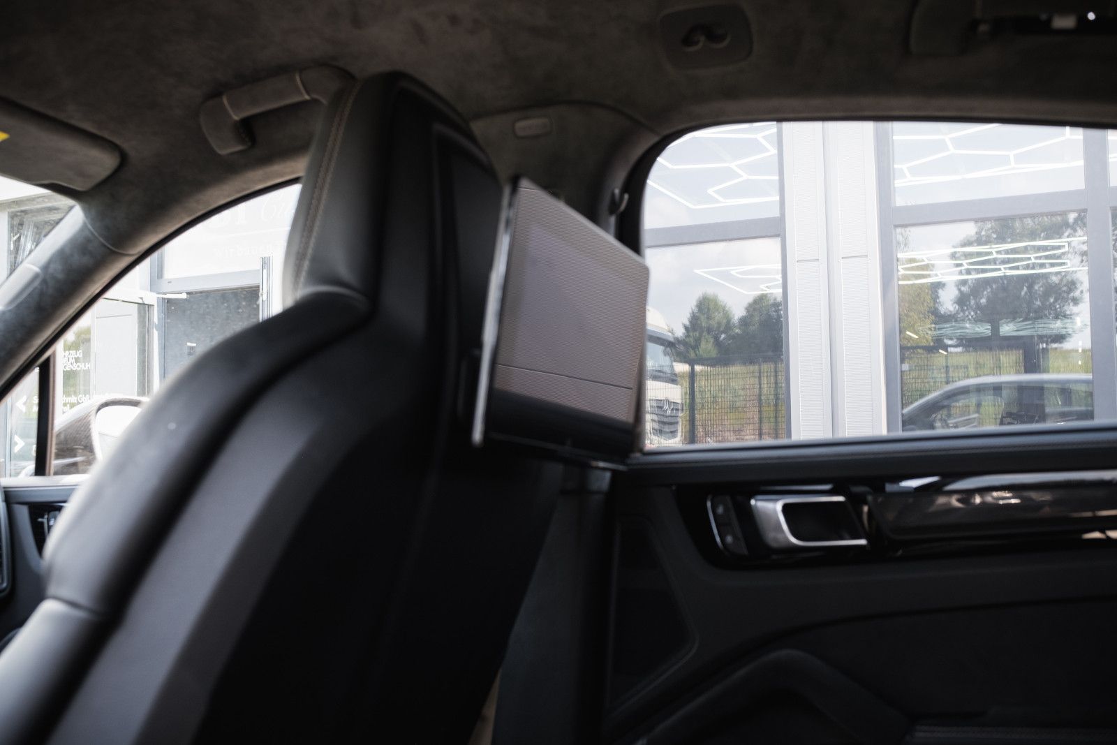 Fahrzeugabbildung Porsche Cayenne Coupe Turbo GT-Burmester-Keramik-1.Hand