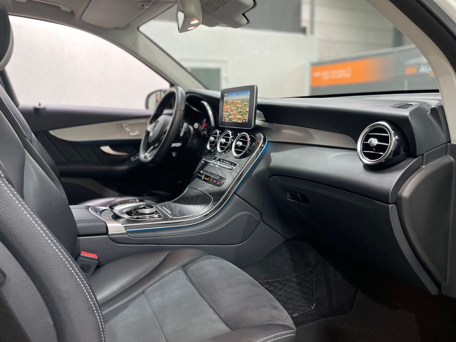 Fahrzeugabbildung Mercedes-Benz GLC 300 4M AMG #LED#360°#Pano#Distr.#Burmes#Nigh