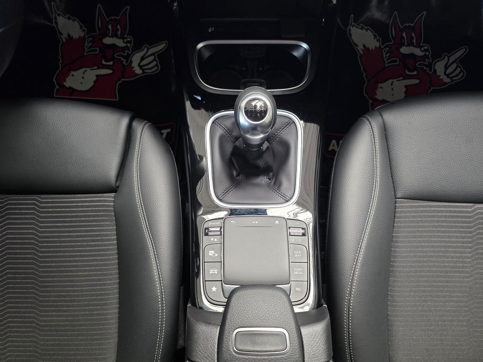 Fahrzeugabbildung Mercedes-Benz A 200 /LED/Navi/MBUX/DAB/VZE/Park-As./Induktion