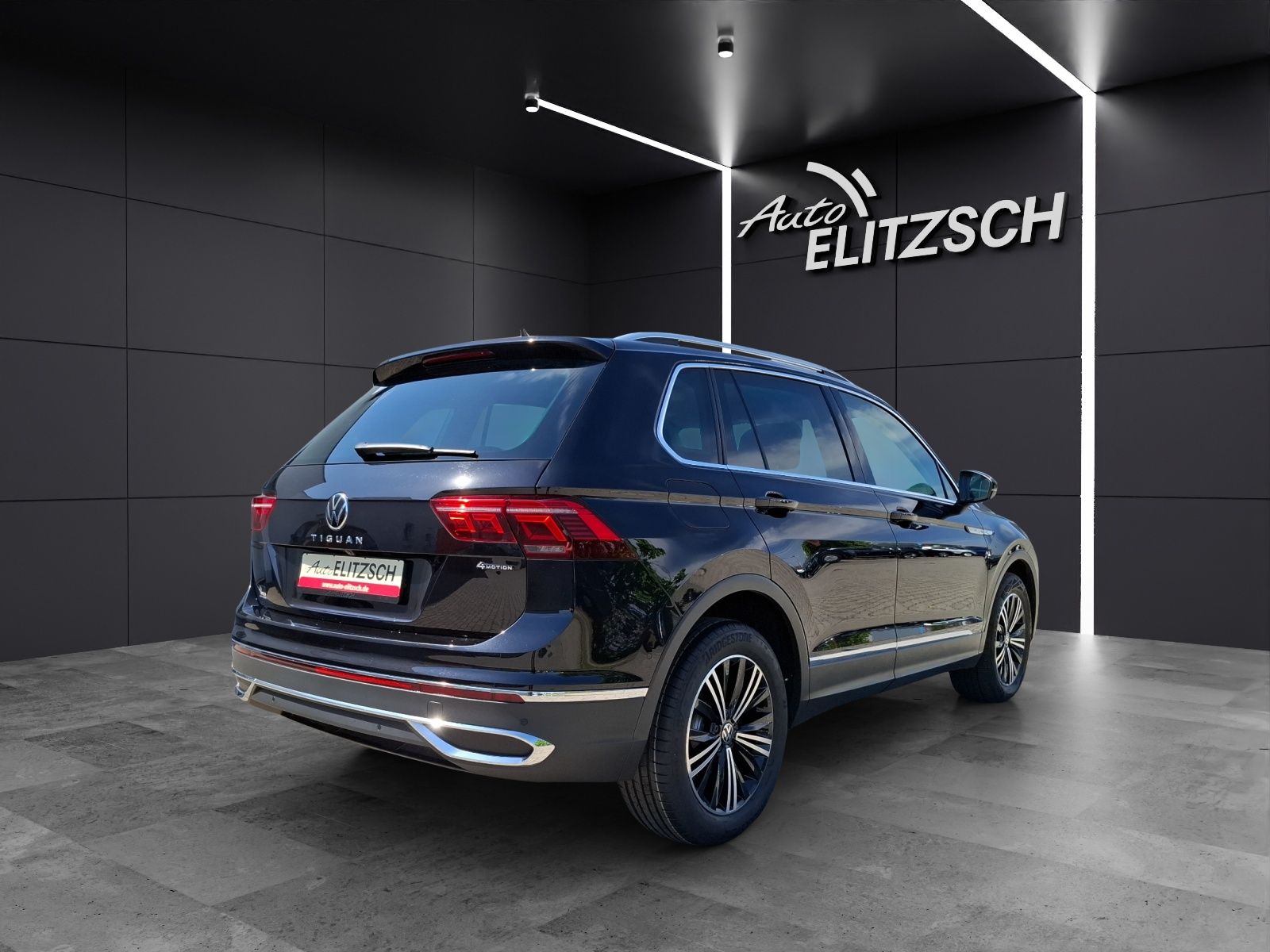 Fahrzeugabbildung Volkswagen Tiguan TDI Elegance 4M STH Matrix AHK Navi AID A
