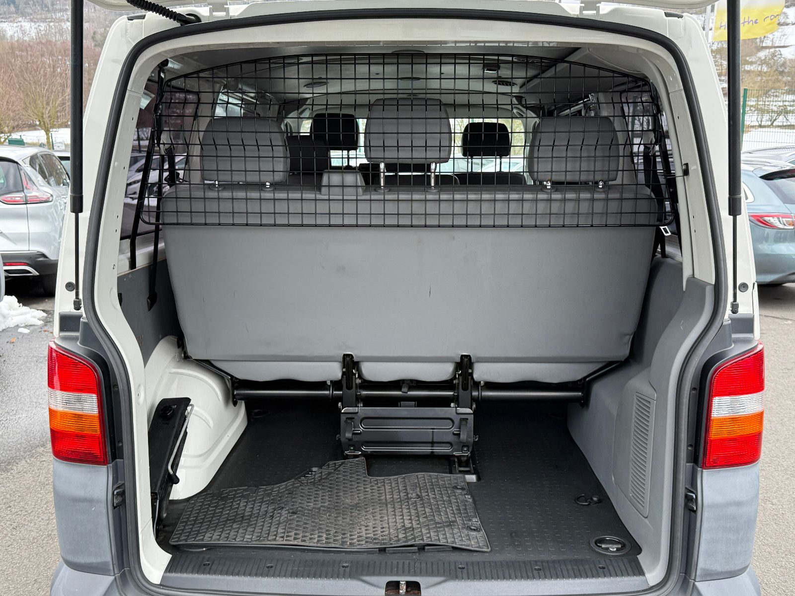 Fahrzeugabbildung Volkswagen T5 2.5 TDI 5-Zylinder 7-Sitzer Klima PDC Sthz