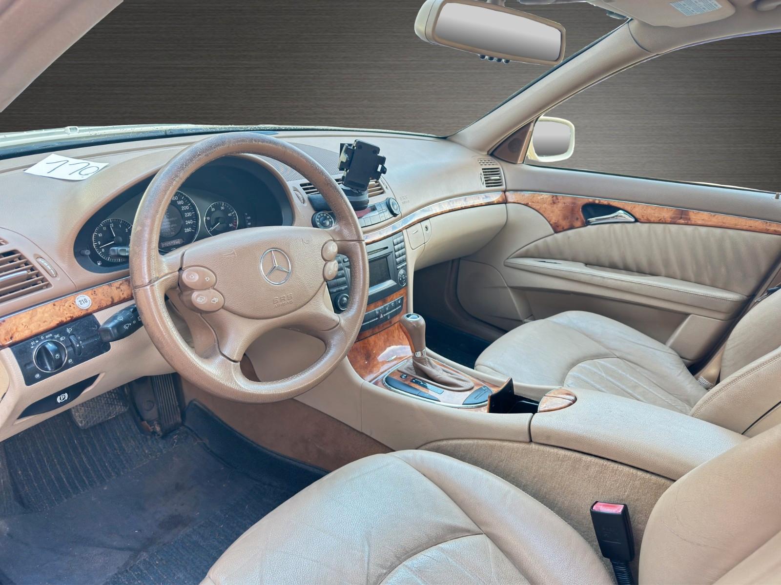 Mercedes-Benz E200 2008 — photo 11