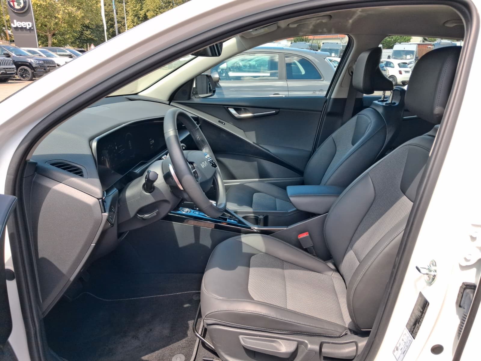 Fahrzeugabbildung Kia Niro e-Niro Vision AHK Navi Allwetter Teilleder