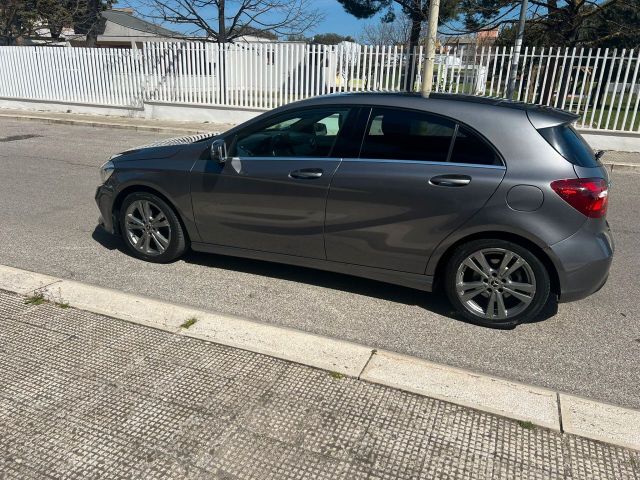 MERCEDES-BENZ Mercedes-benz A 180 d Premium