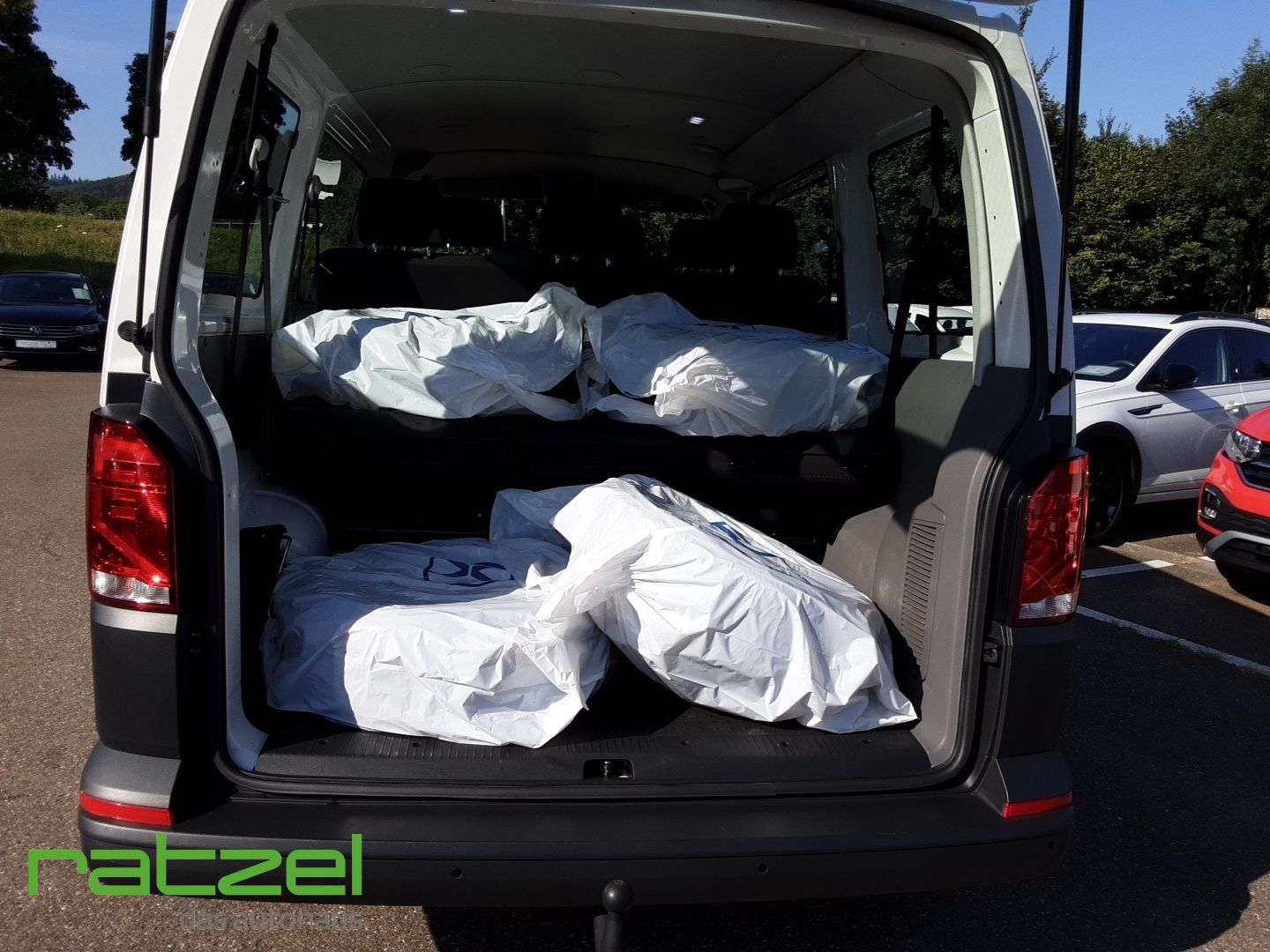 Fahrzeugabbildung Volkswagen T6.1 Kombi KR 2.0 TDI 9-Sitzer Anhängerkupplung