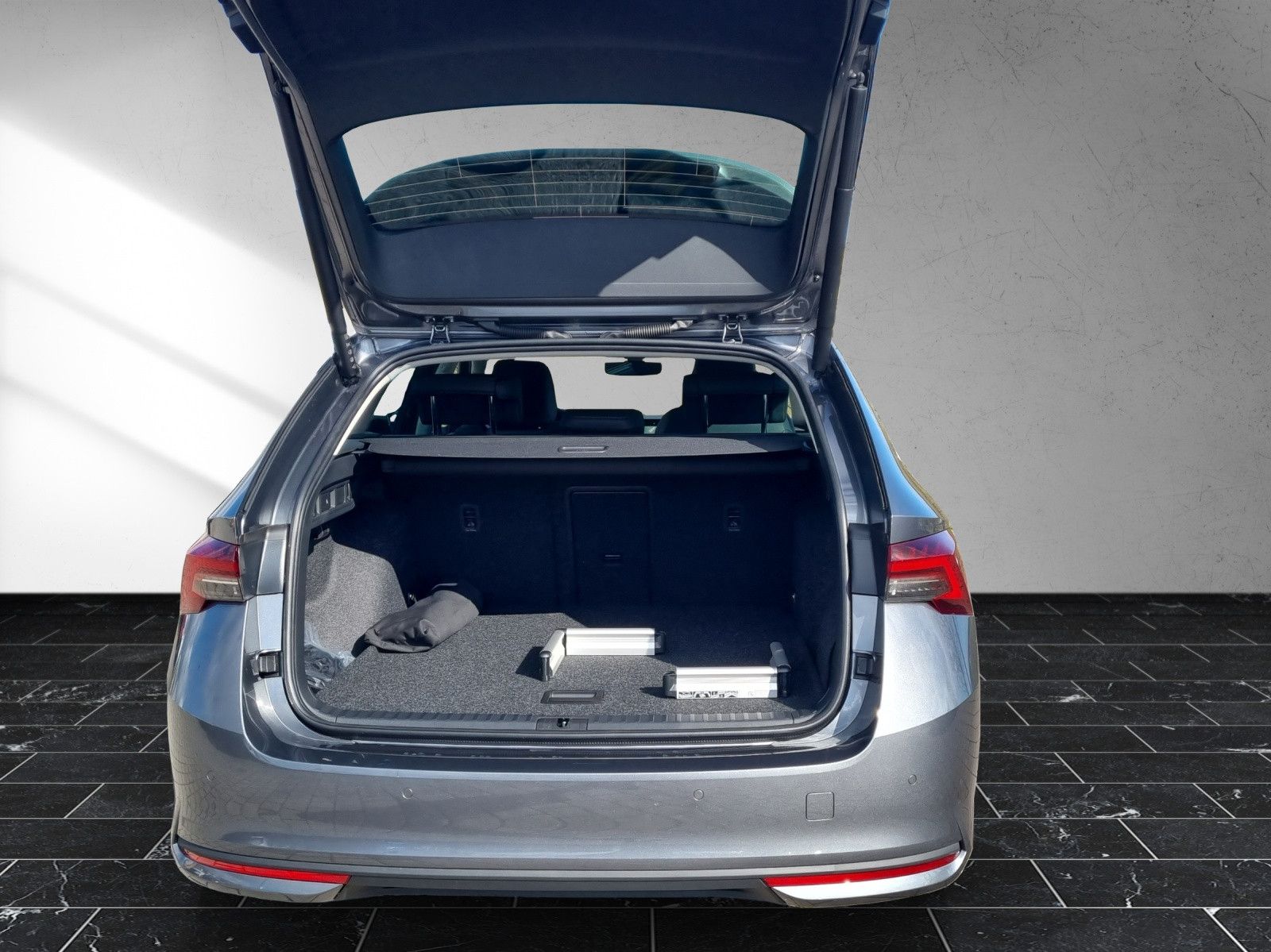 Fahrzeugabbildung SKODA Octavia Combi Tour 2.0 TDI AHK Licht&Sicht+ Win+