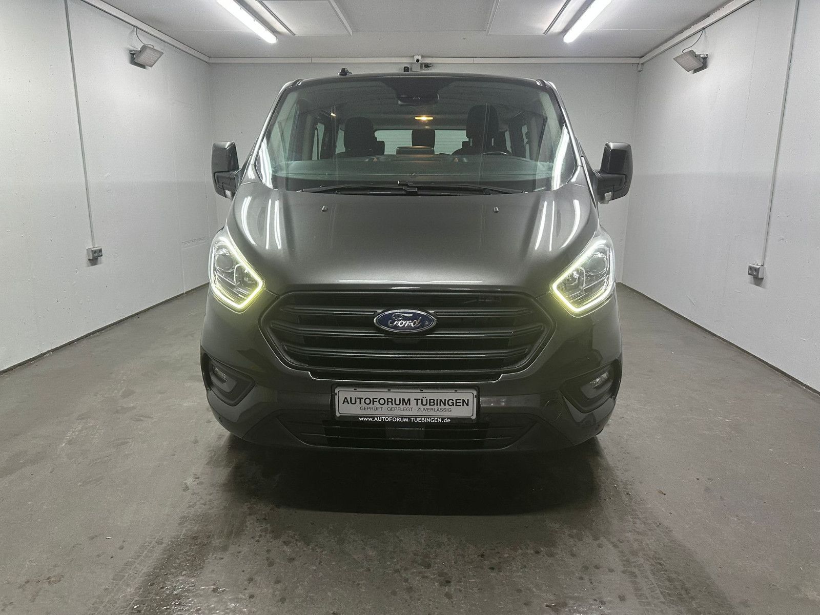 Fahrzeugabbildung Ford Transit Custom 320 L1H1*TREND*8-SITZE*NAVI*SPURH