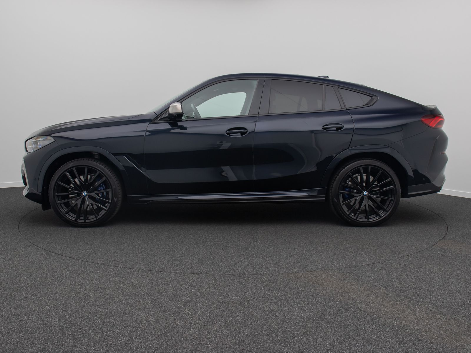 Fahrzeugabbildung BMW X6 M50i Panorama Laser 360°HUD B&W SoftCL 22Zoll