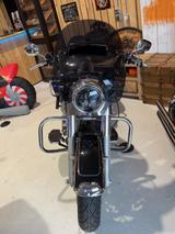 Harley-Davidson FLHRC Road King Classic - HARLEY-DAVIDSON ROAD KING