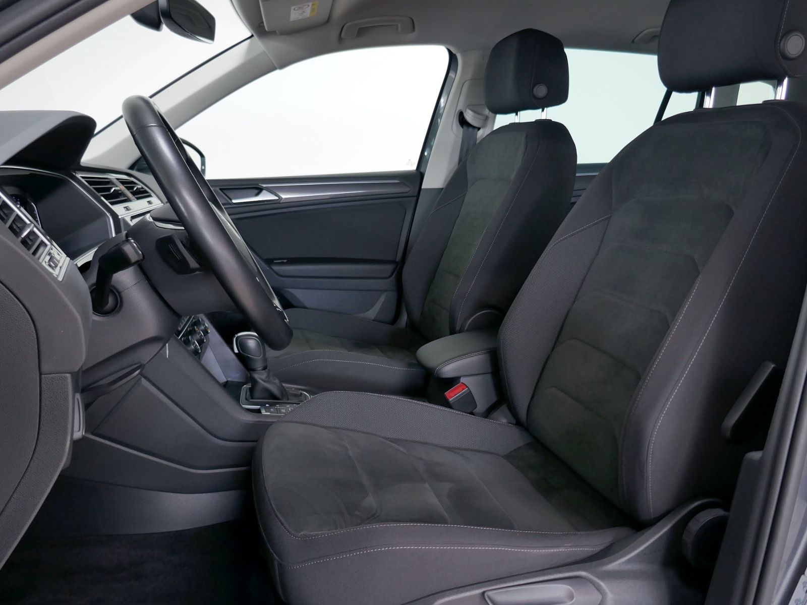 Fahrzeugabbildung Volkswagen Tiguan Highline 2.0 TDI 4MOTION LED AHK RFK ACC