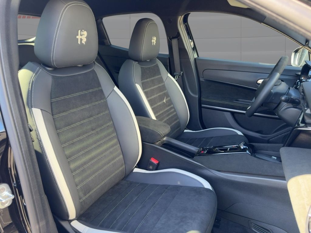 Fahrzeugabbildung Alfa Romeo Junior Elettrica Sport Speciale WÄRMEP. MATRIX N