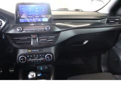 Fahrzeugabbildung Ford Focus ST-Line,Top-Ausstattung,Top-Zustand