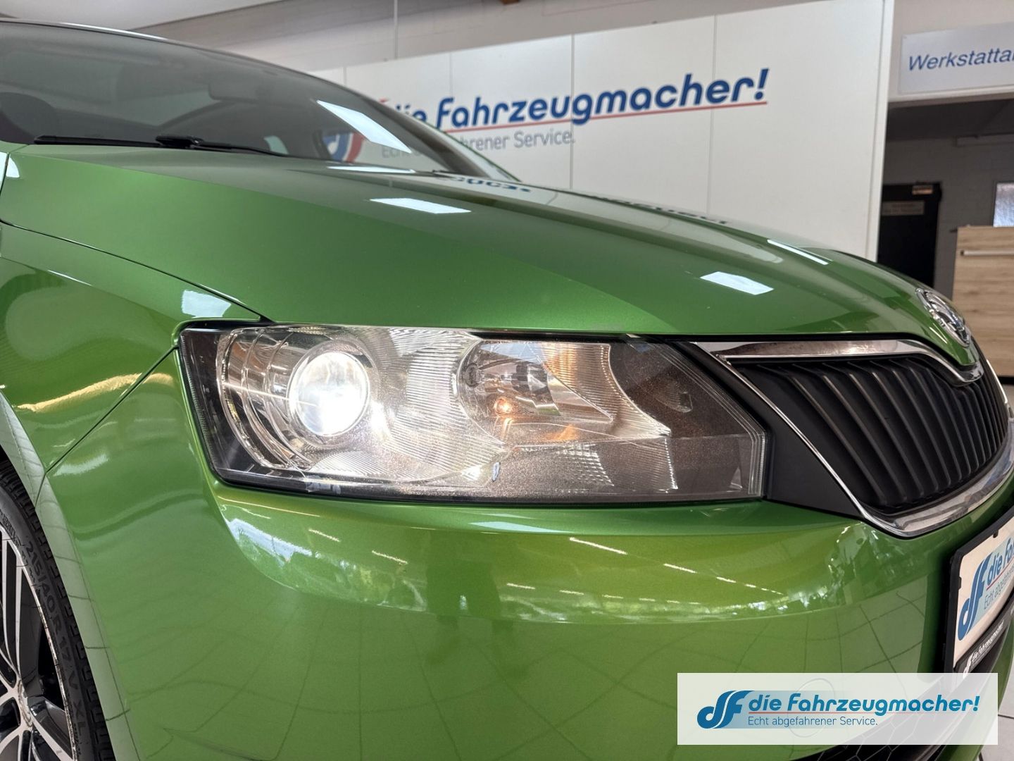 Fahrzeugabbildung SKODA Rapid Spaceback StylePlus 1.2 TSI Panorama Xenon