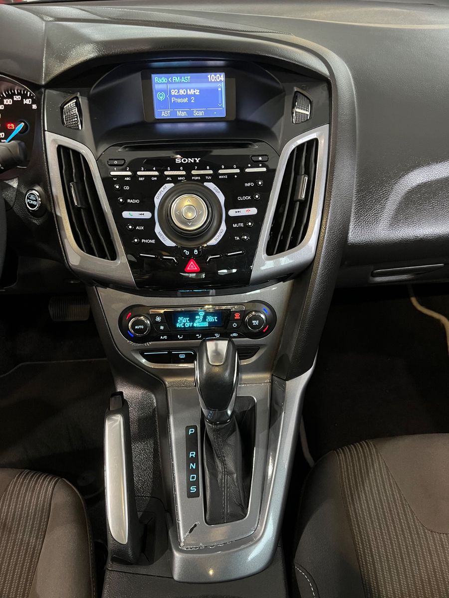 Fahrzeugabbildung Ford Focus Lim. 1.6 Titanium * AUTOMATIK *