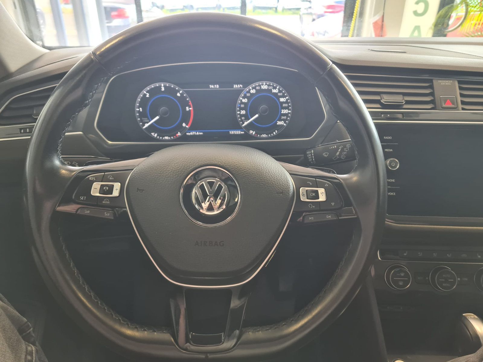 Fahrzeugabbildung Volkswagen Tiguan Allspace Highline 4Motion / LED / NAVI /