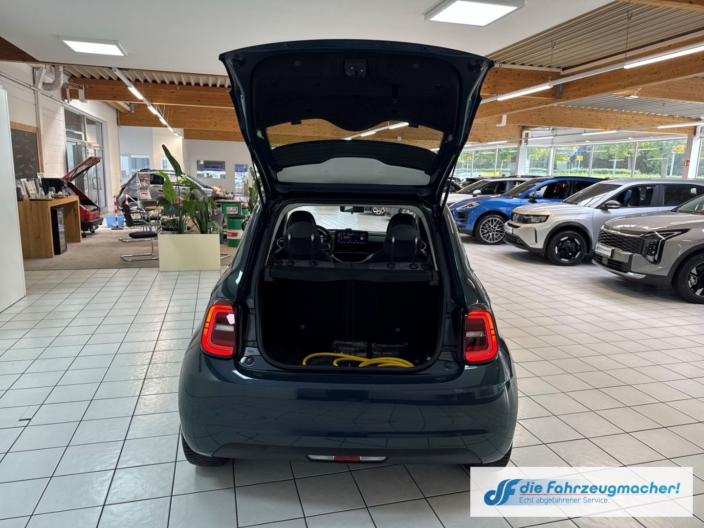 Fahrzeugabbildung Fiat 500 e Icon Navi Digitales Cockpit Memory Sitze A