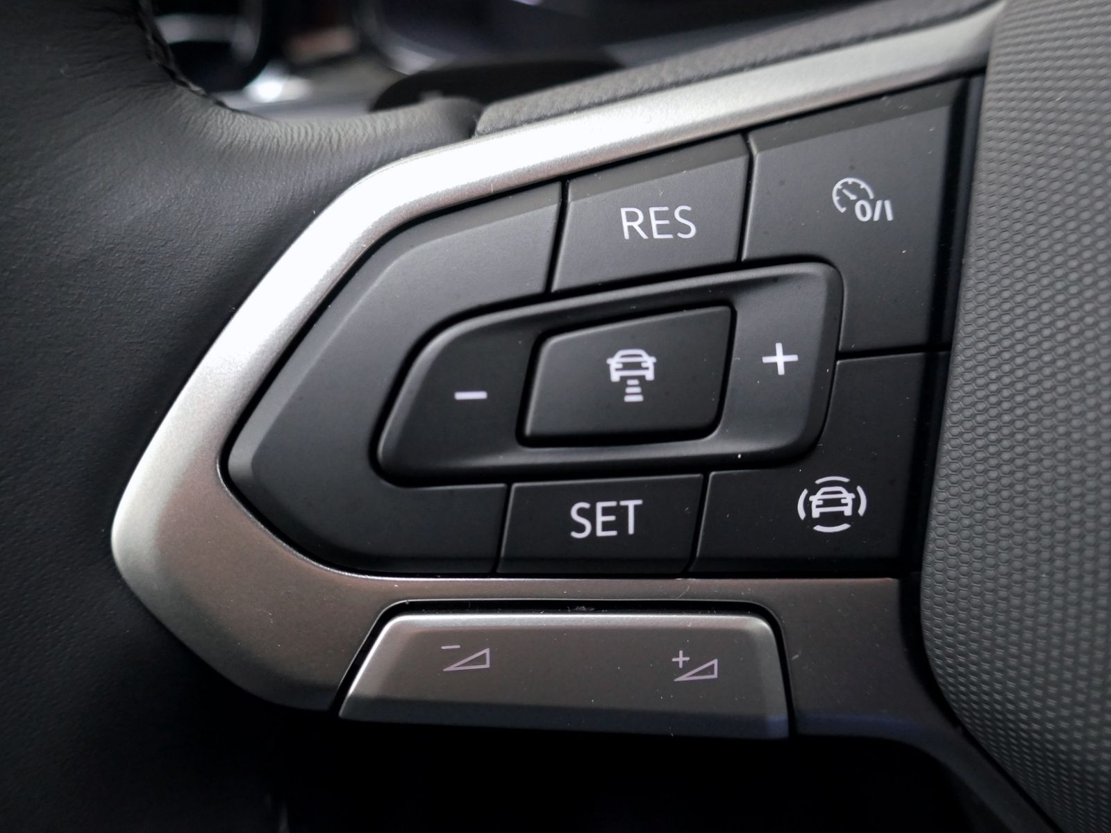 Fahrzeugabbildung Volkswagen T-Roc Style 1.5 TSI DSG | LED RFK ACC