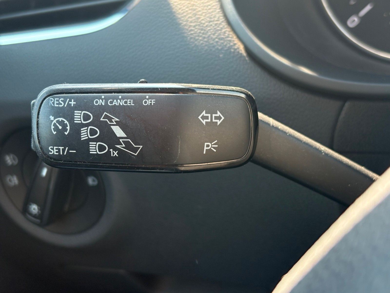 Fahrzeugabbildung SKODA Octavia 2.0 TDI Combi Joy DSG Navi Xenon SCHECKH