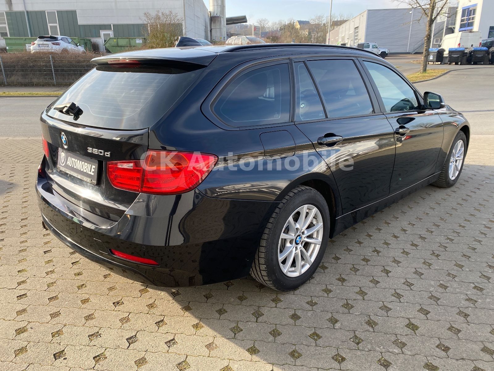 Fahrzeugabbildung BMW 320d Touring Automatik/Klima/Navi/Tempomat/PDC