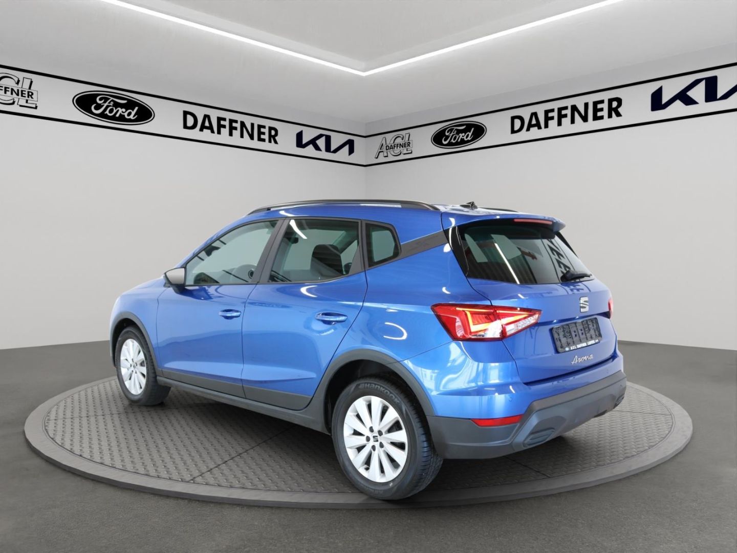 Fahrzeugabbildung SEAT Arona Road Edition Navi Tempomat SHZ PDC LED