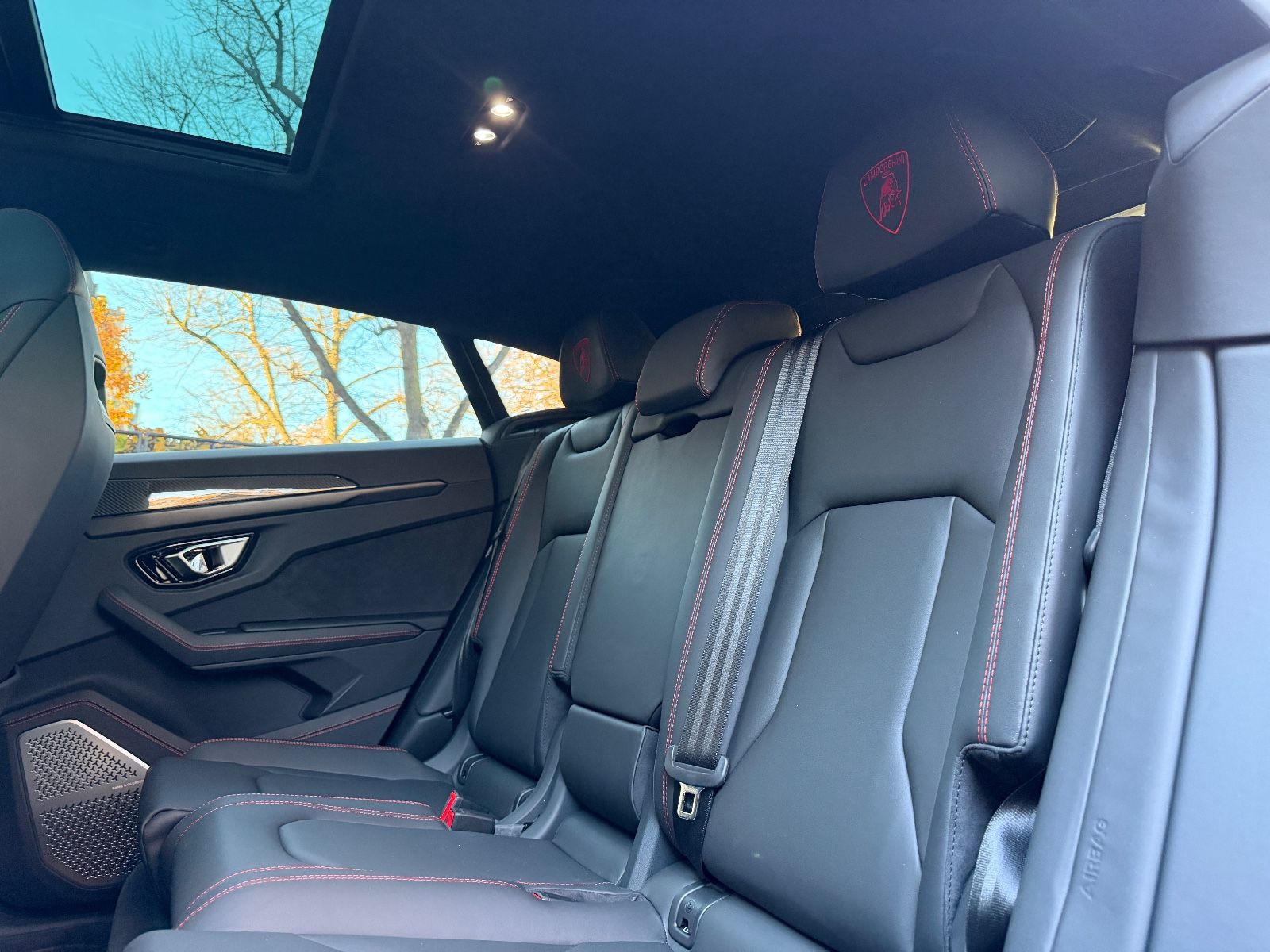 Fahrzeugabbildung Lamborghini Urus 4.0 AKRAPOVIČ*CARBON*PANO*HEADUP*B&O*MEMO*